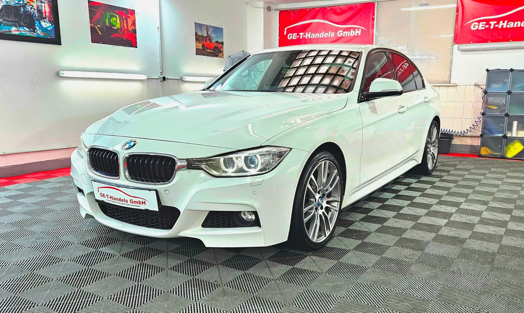 BMW 328 i xDrive M-Paket Aut. LED Weiß - 1