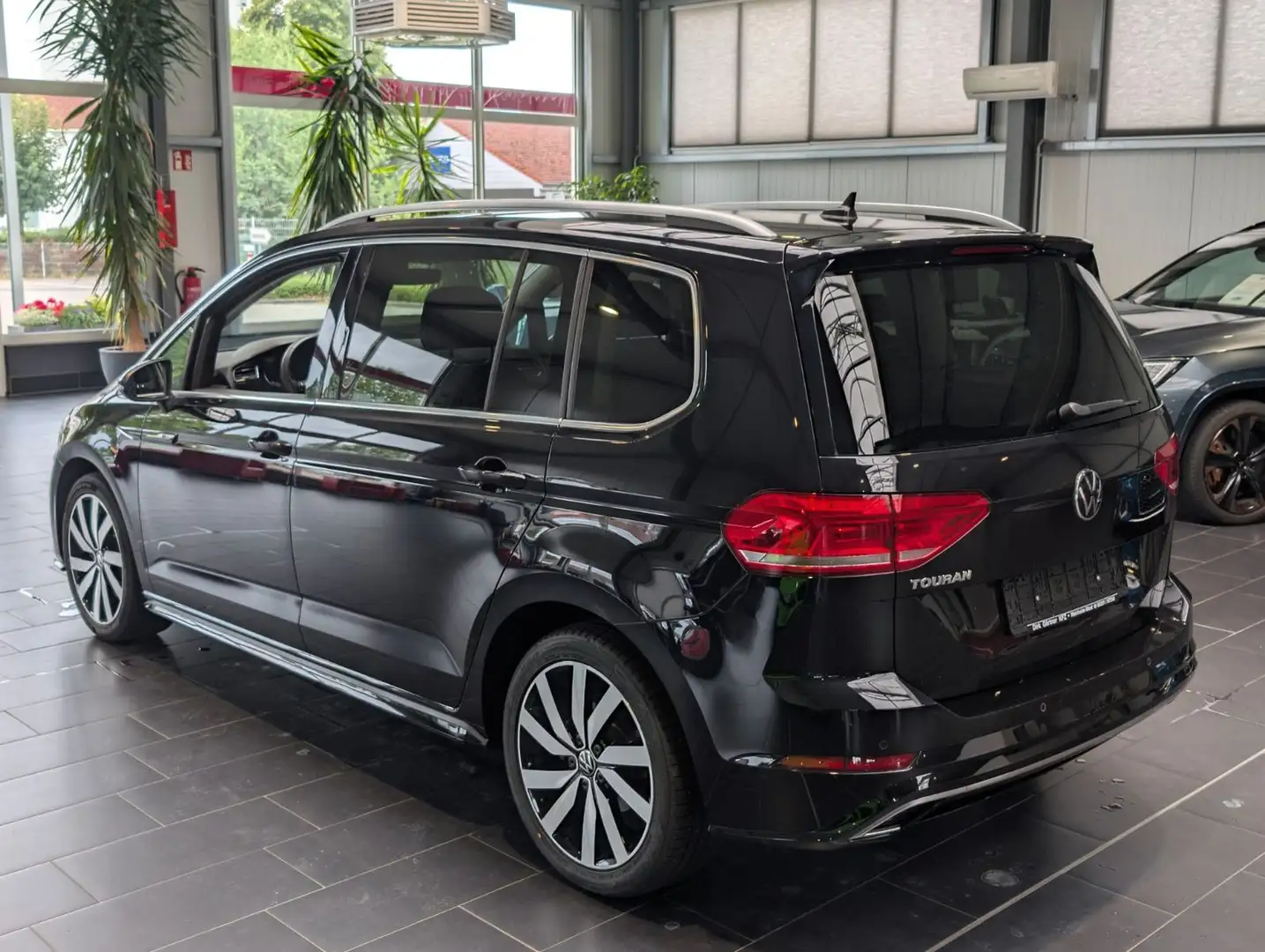 Volkswagen Touran 1.5 TSI ACT OPF Highline 8-fach R-Line Schwarz - 2