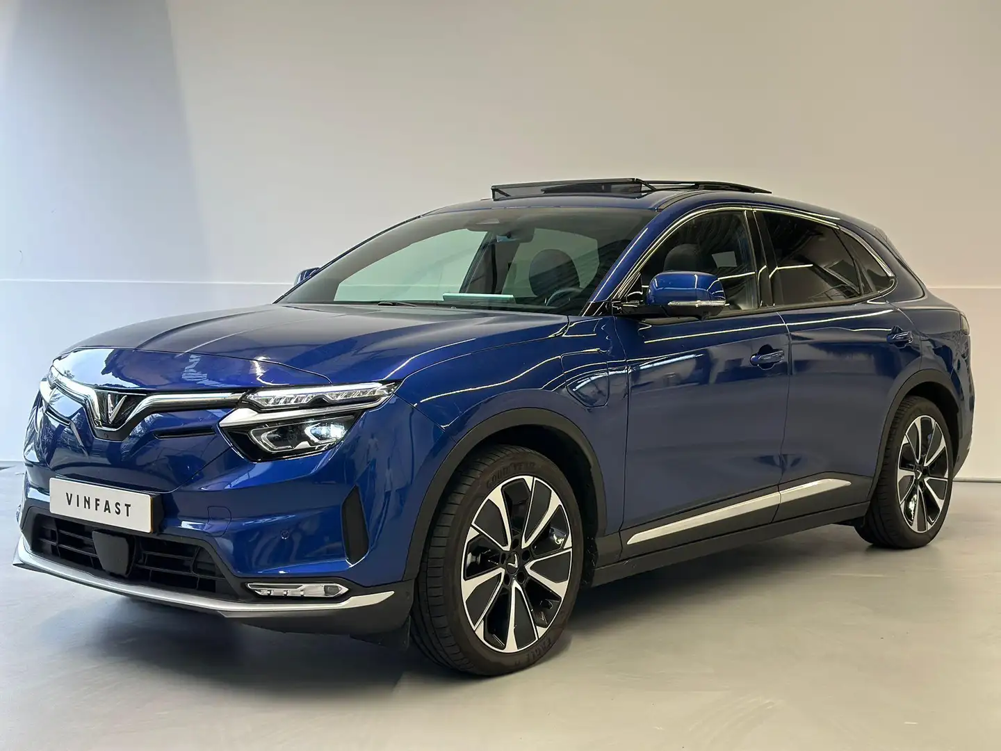 VinFast VF 8 Plus 87.7 kWh 4WD// 10 JAAR GARANTIE // HOGE INRUI Albastru - 1