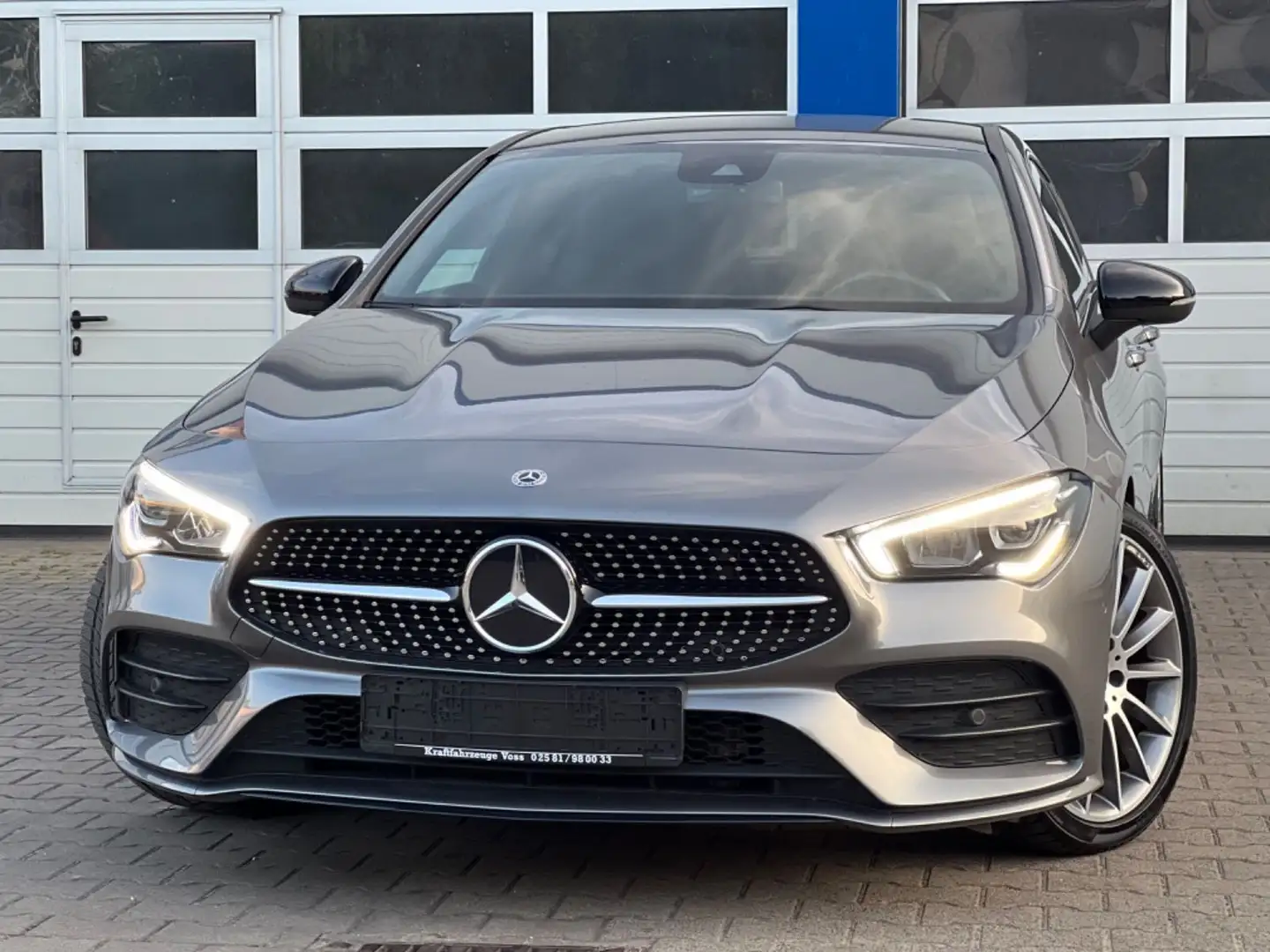 Mercedes-Benz CLA 250 4Matic "AMG-LINE/LED/KAMERA/NIGHT/19" Grau - 1