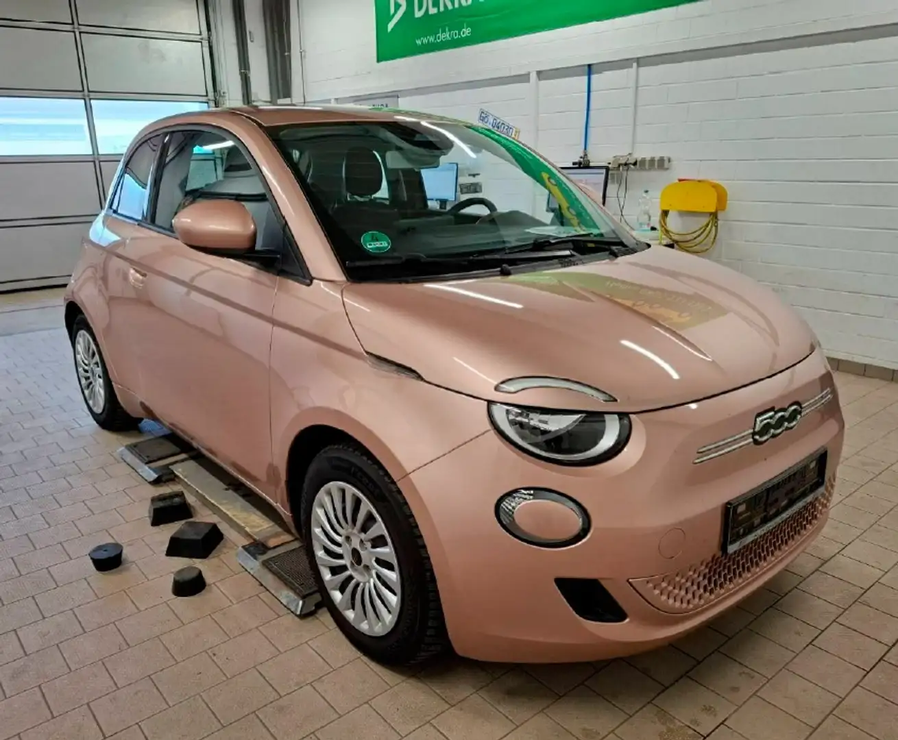 Fiat 500e 3+1 42 kWh 320 Km Reichweite Navi - Klima Gold - 1