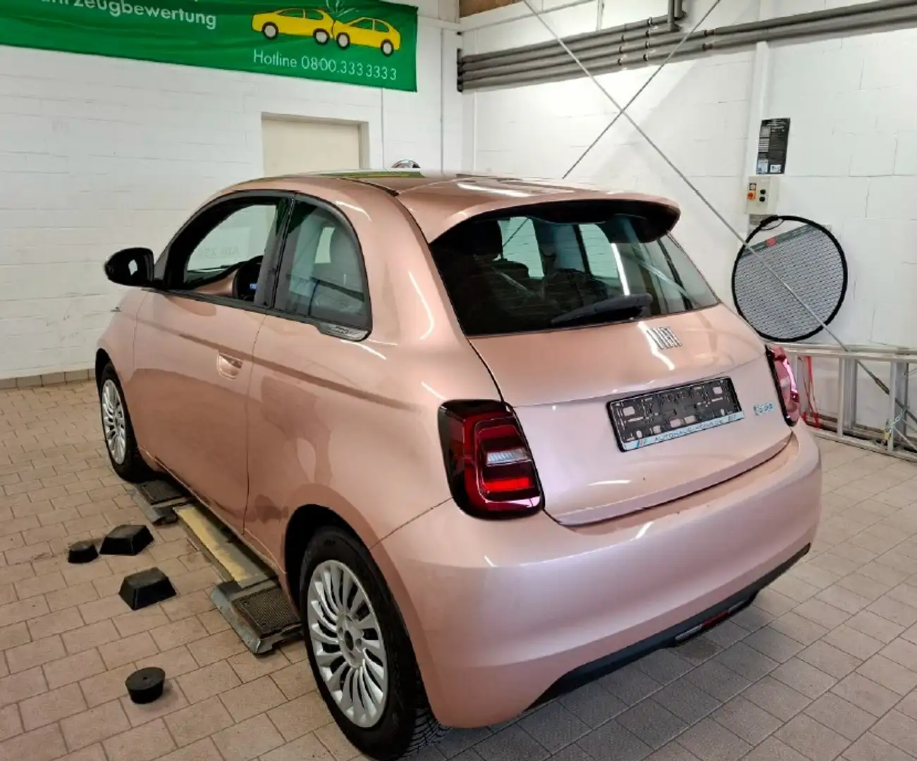 Fiat 500e 3+1 42 kWh 320 Km Reichweite Navi - Klima Gold - 2