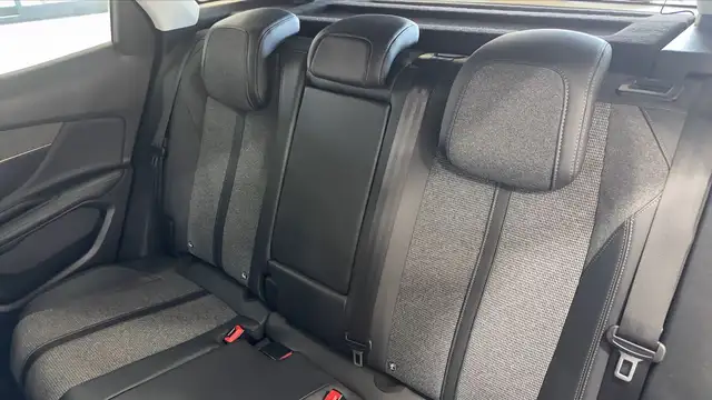 Peugeot 3008 view 9
