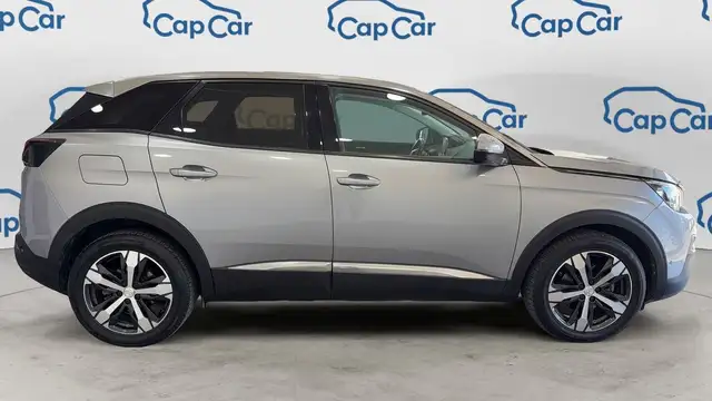 Peugeot 3008 view 4