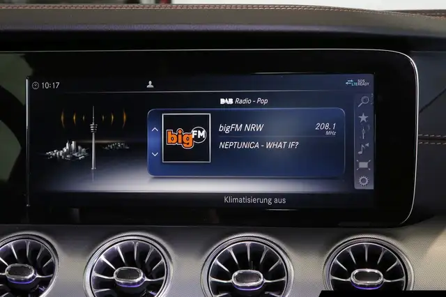 Mercedes-Benz E-Class view 11