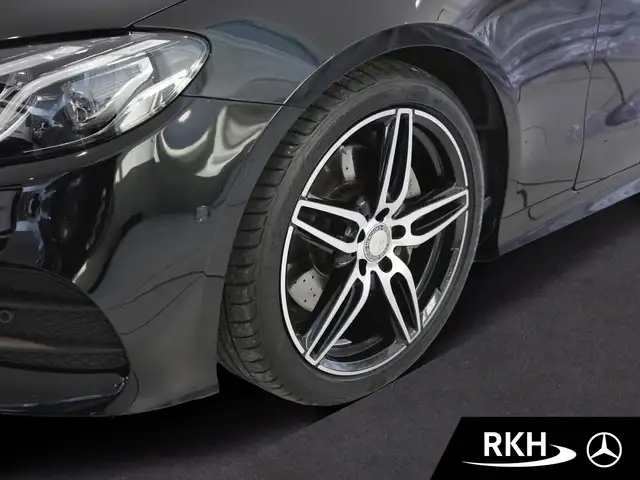Mercedes-Benz E-Class view 5