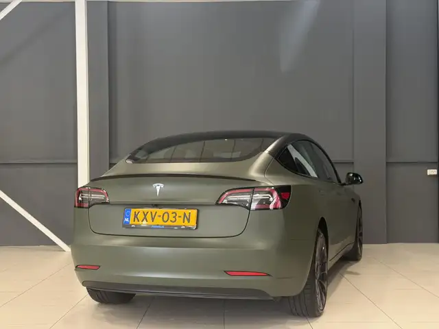 Tesla Model 3 view 4