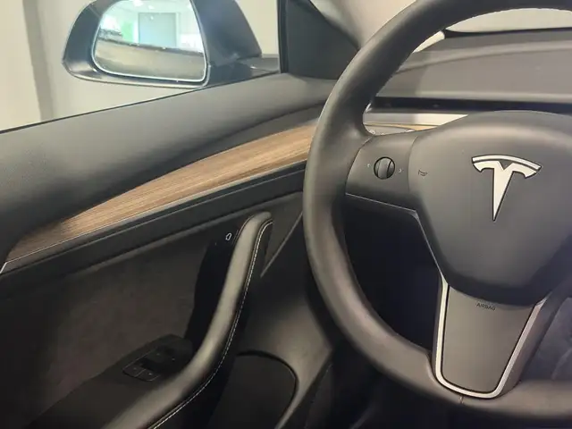 Tesla Model 3 view 13