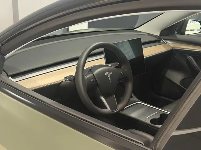 Tesla Model 3 view 3