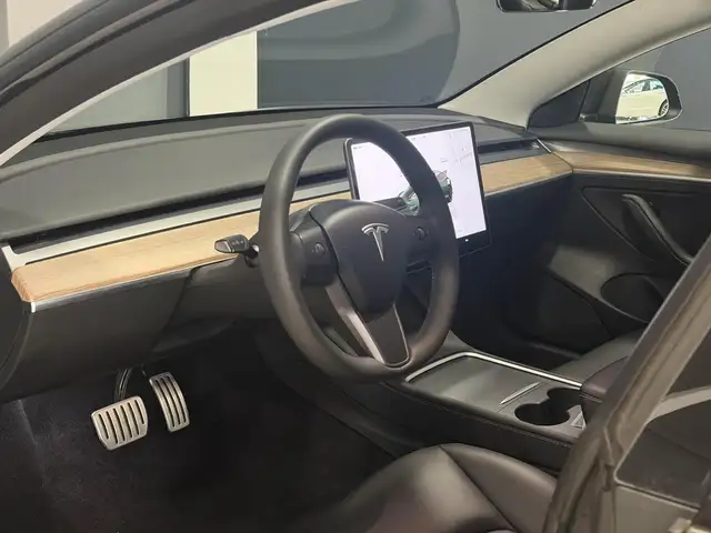 Tesla Model 3 view 5