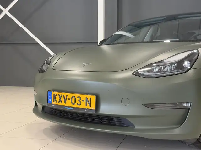 Tesla Model 3 view 8
