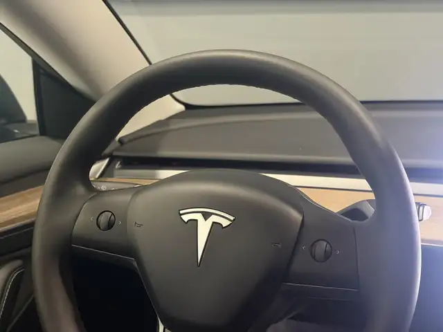 Tesla Model 3 view 9