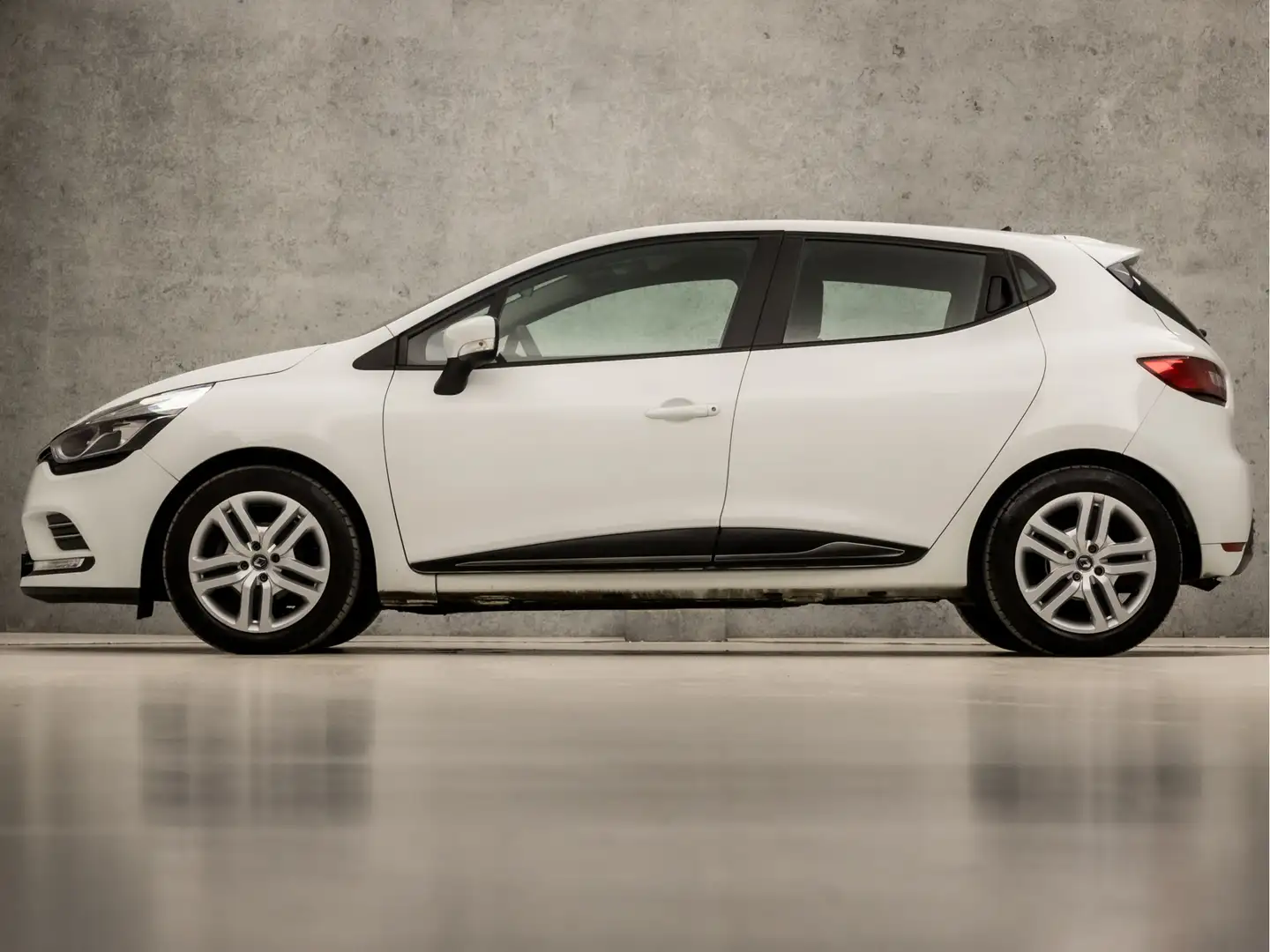 Renault Clio 0.9 TCe Sport (NAVIGATIE, LM VELGEN, CRUISE, SPORT Wit - 2