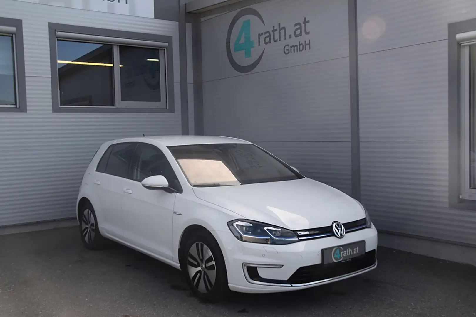 Volkswagen e-Golf VII 35,8kWh (mit Batterie) ACC/LED/NAVI/RFK / N... Weiß - 1