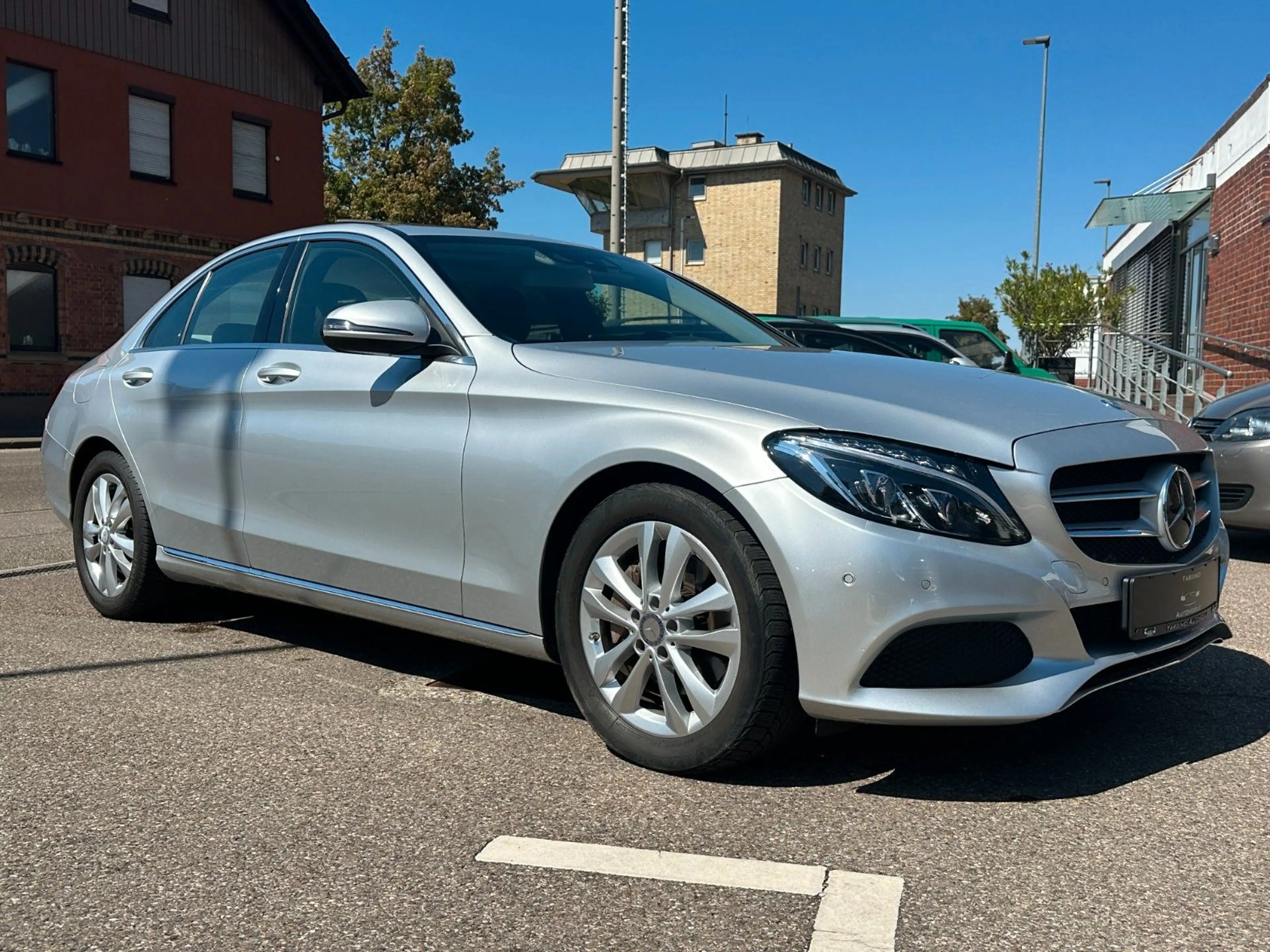 Mercedes-Benz C 250 CGI 7G*HEAD-UP*ILS*S-DACH*DISTRONIC*COMAND — photo 2