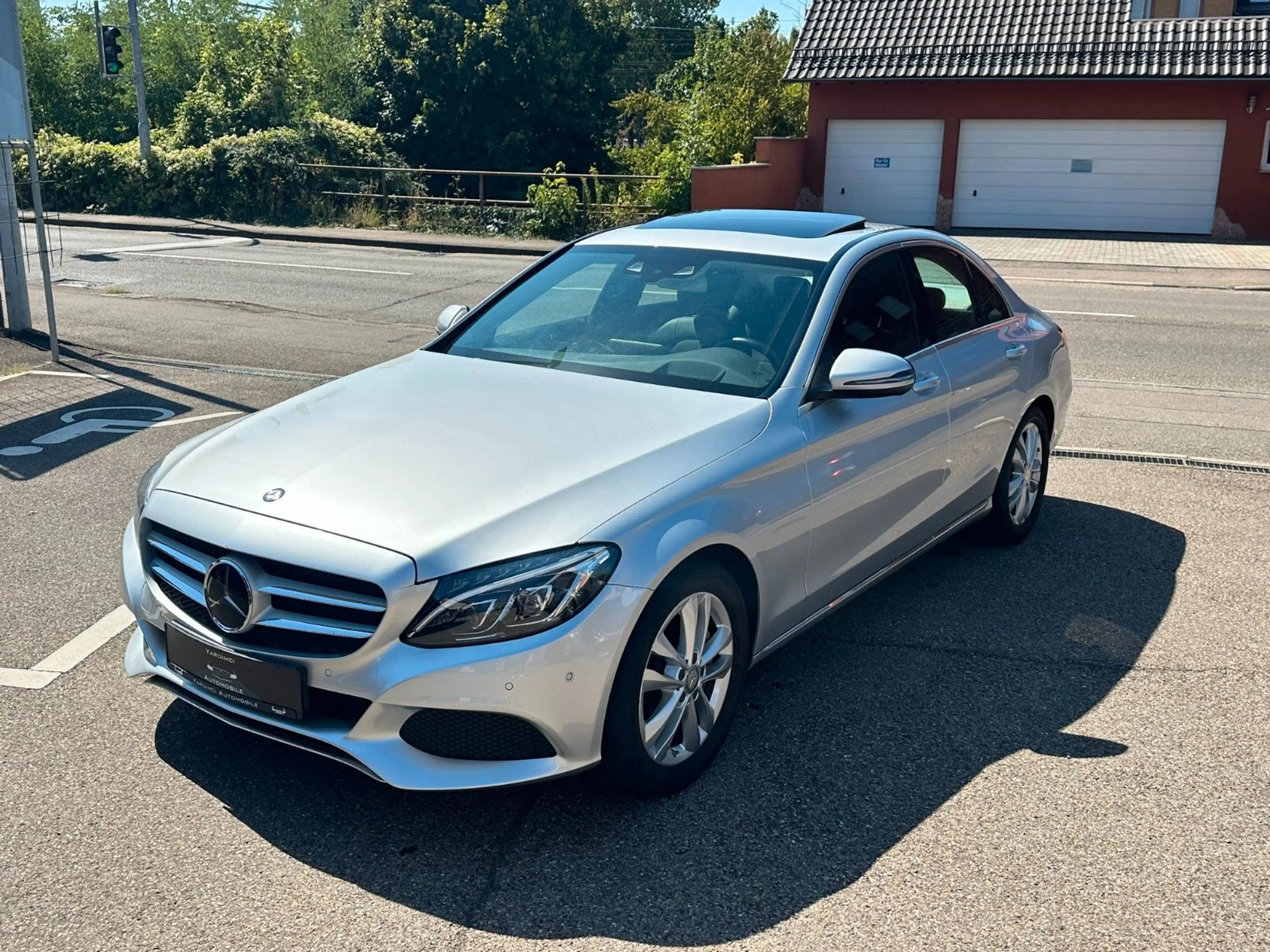 Mercedes-Benz C 250 CGI 7G*HEAD-UP*ILS*S-DACH*DISTRONIC*COMAND