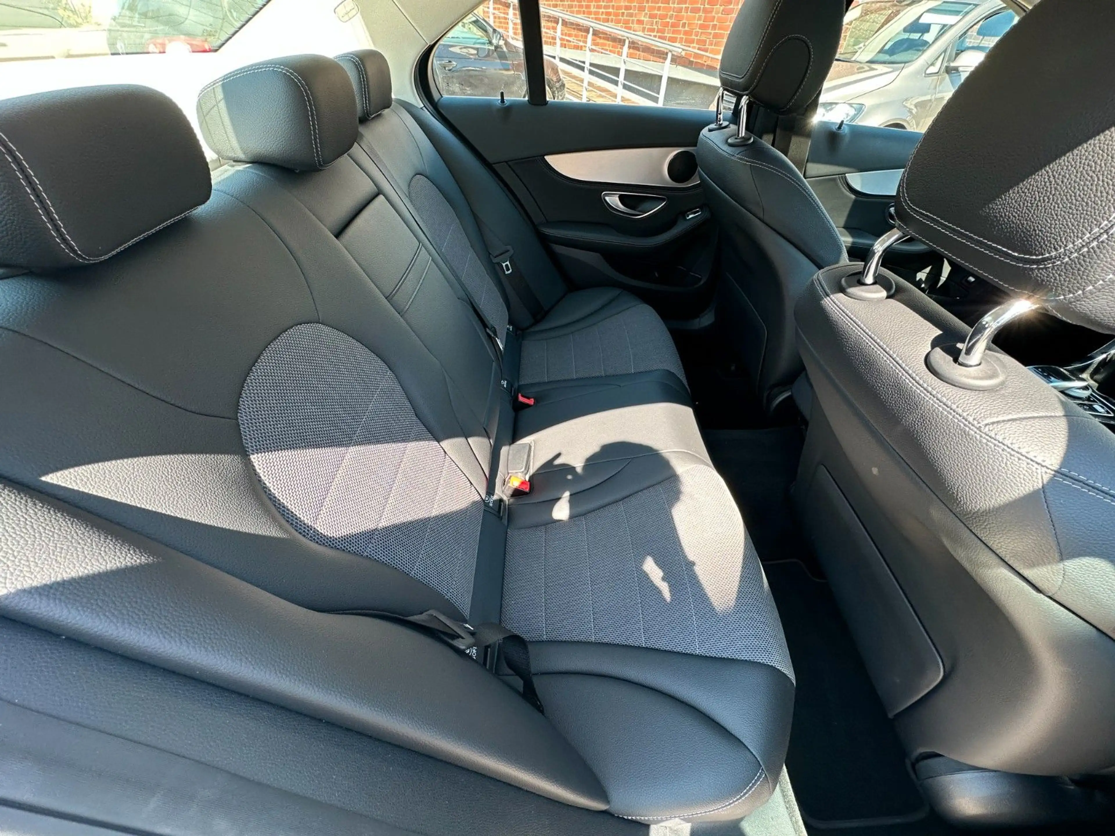 Mercedes-Benz C 250 CGI 7G*HEAD-UP*ILS*S-DACH*DISTRONIC*COMAND — photo 12