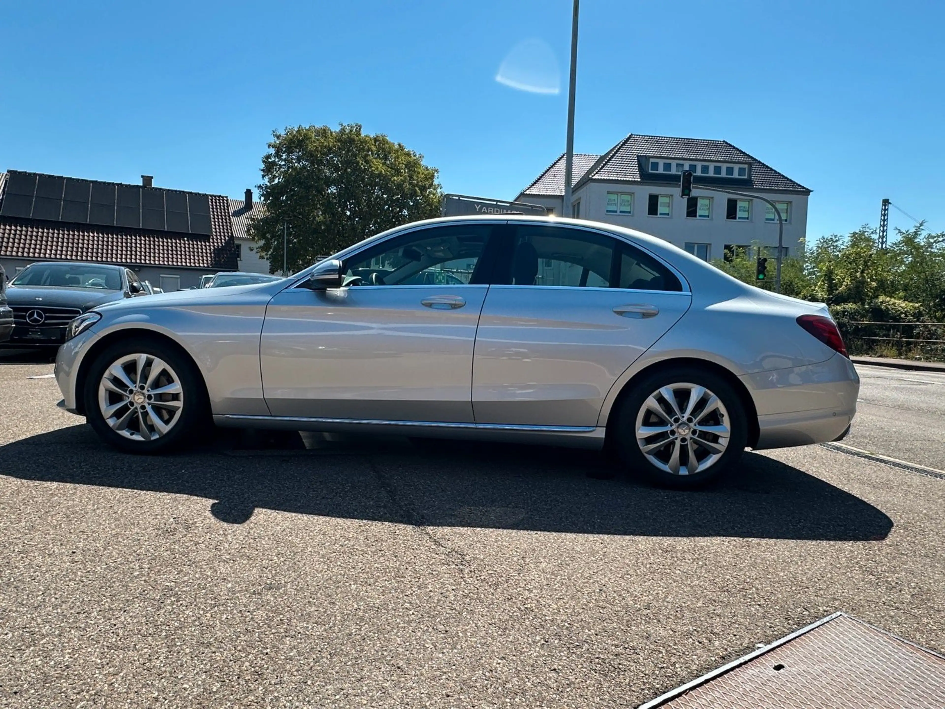 Mercedes-Benz C 250 CGI 7G*HEAD-UP*ILS*S-DACH*DISTRONIC*COMAND — photo 3