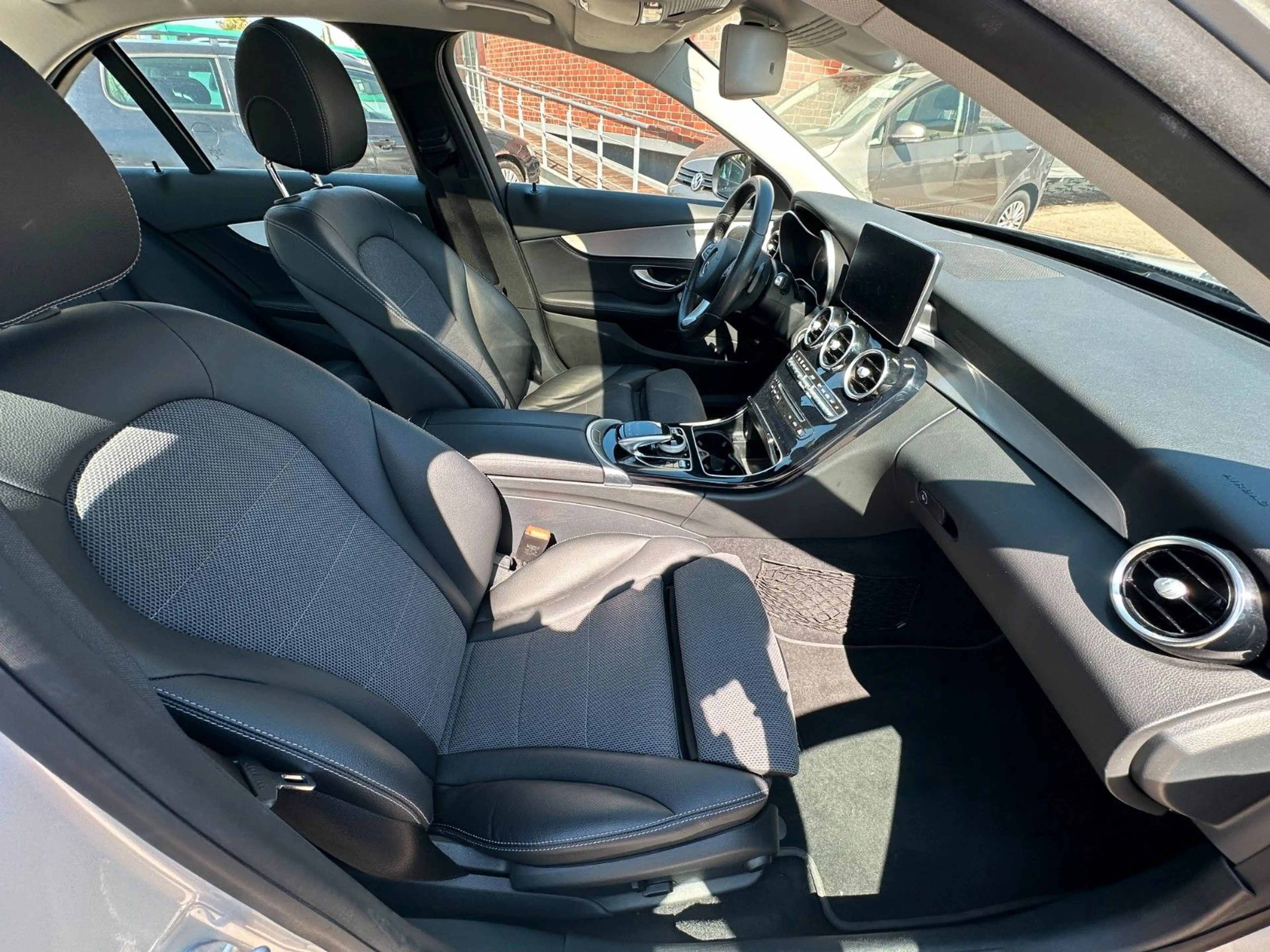 Mercedes-Benz C 250 CGI 7G*HEAD-UP*ILS*S-DACH*DISTRONIC*COMAND — photo 11