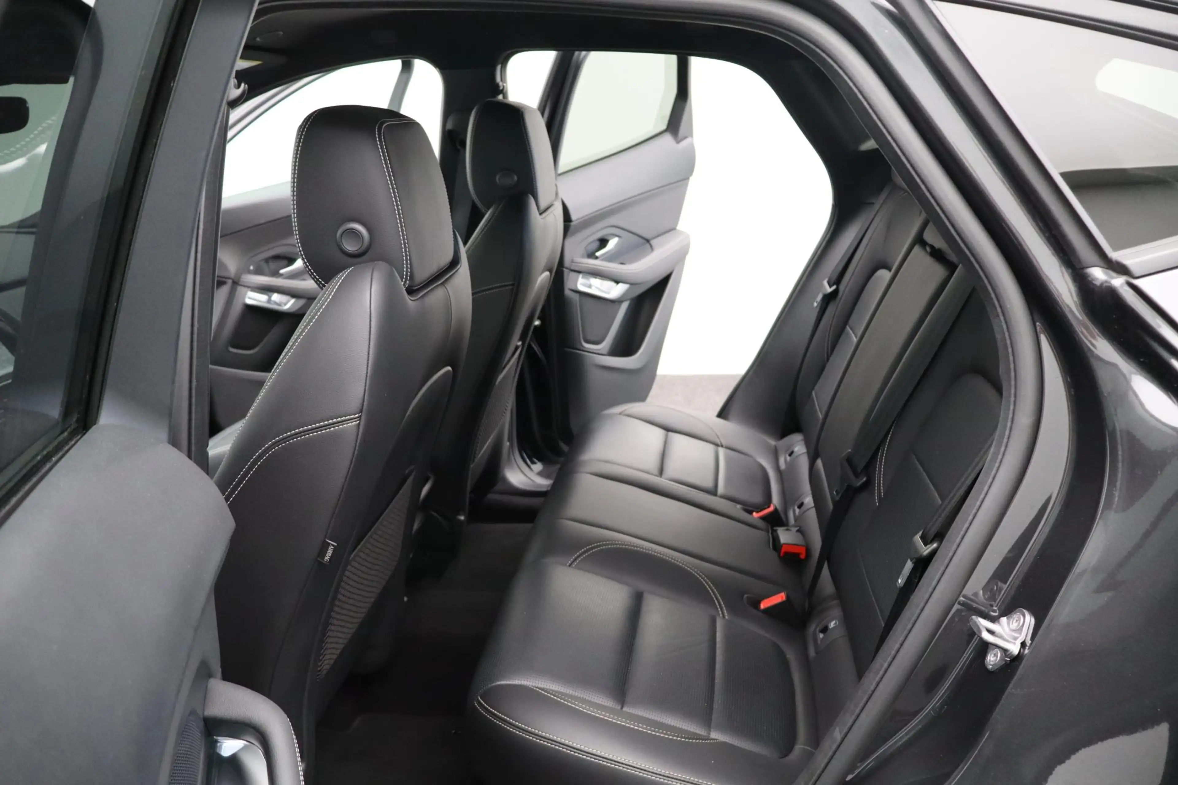 Jaguar E-Pace 1.5 P300e AWD R-Dynamic S | Trekhaak elektrisch ui — photo 13