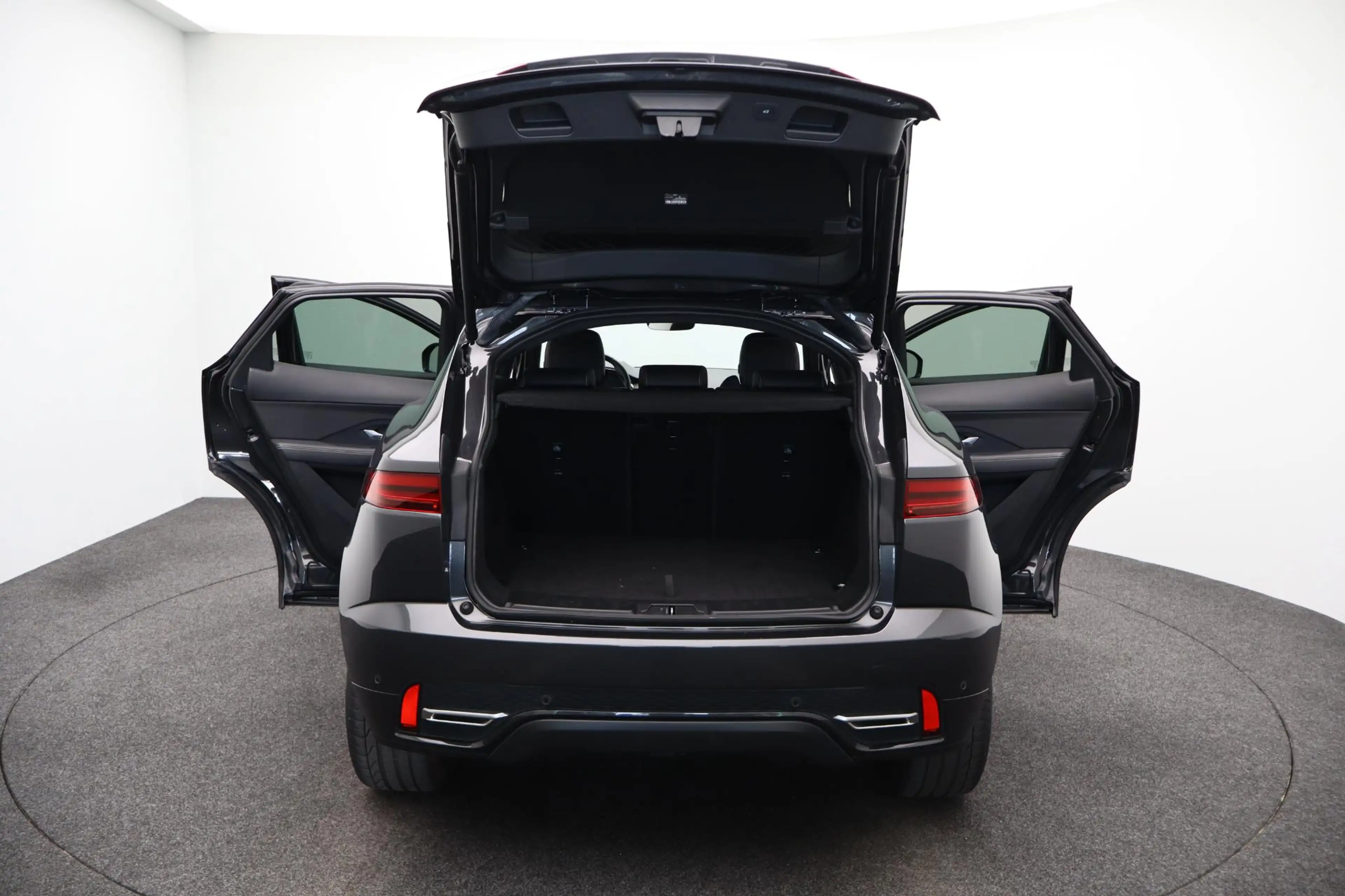 Jaguar E-Pace 1.5 P300e AWD R-Dynamic S | Trekhaak elektrisch ui — photo 14