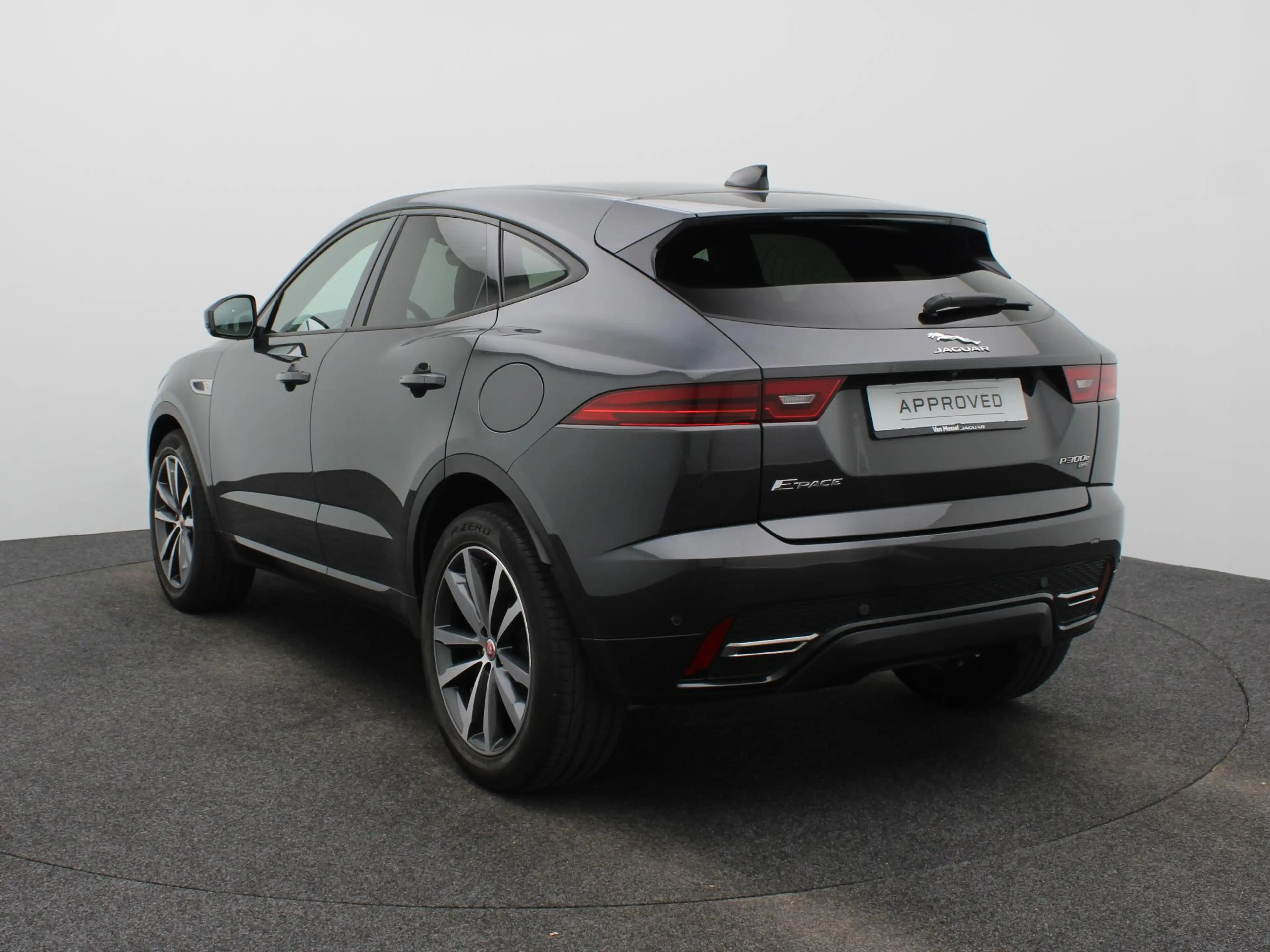 Jaguar E-Pace 1.5 P300e AWD R-Dynamic S | Trekhaak elektrisch ui — photo 3