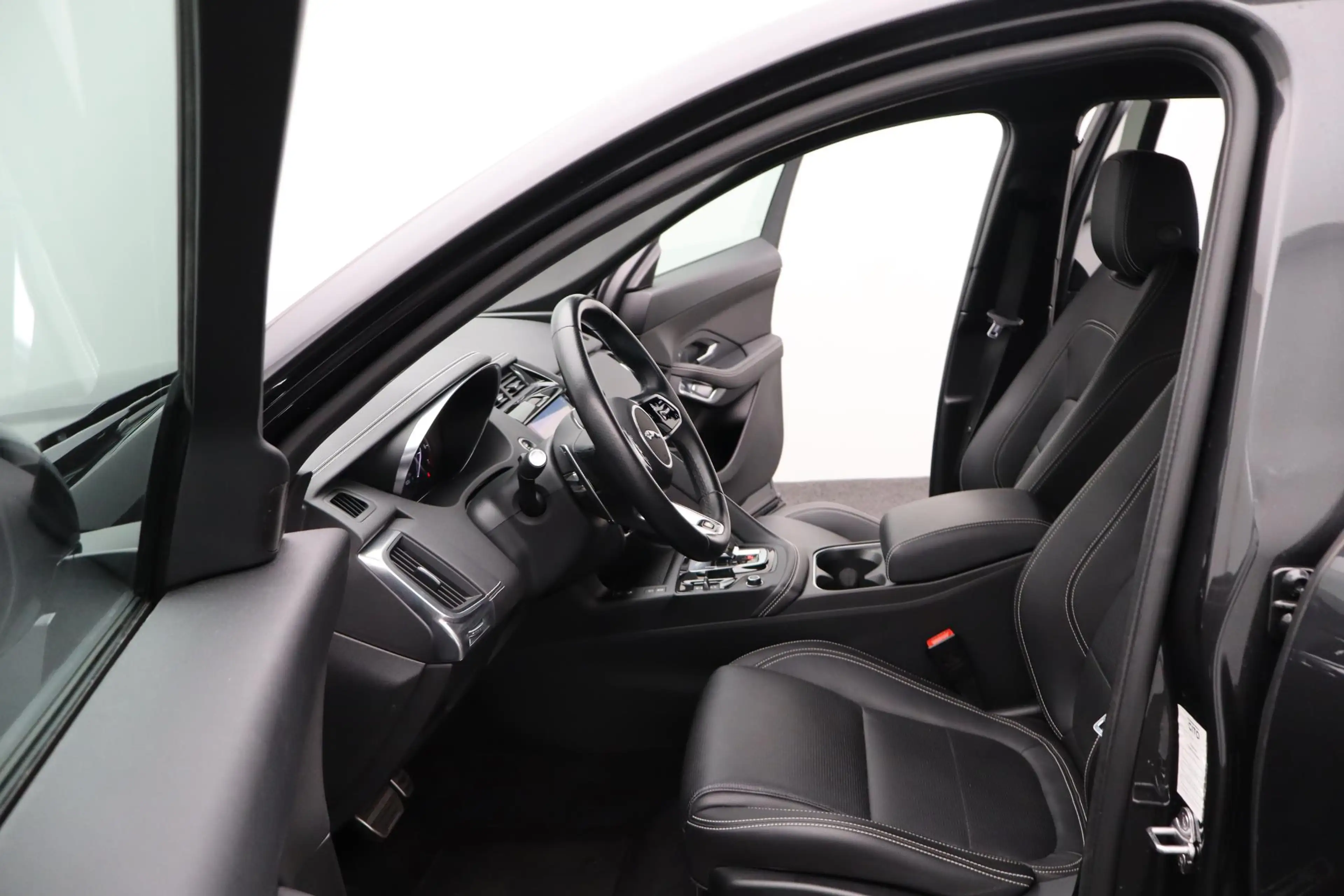 Jaguar E-Pace 1.5 P300e AWD R-Dynamic S | Trekhaak elektrisch ui — photo 12