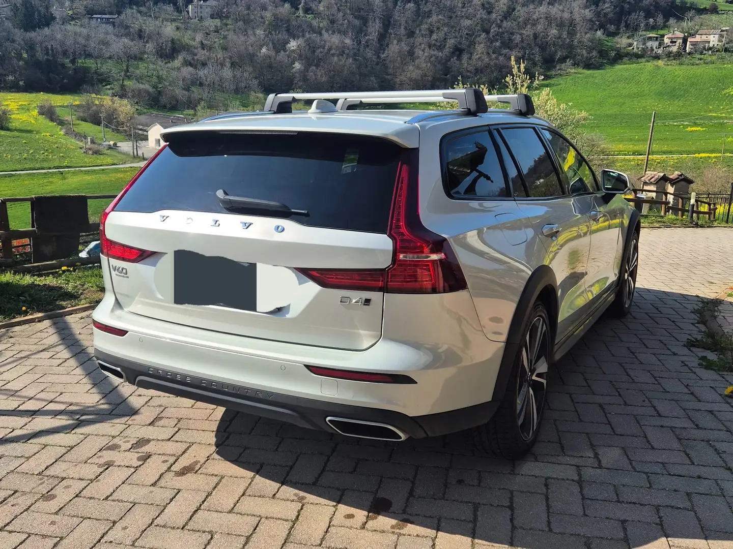 Volvo V60 Cross Country V60 II 2019 Cross Country 2.0 d4 Plus geartronic White - 1