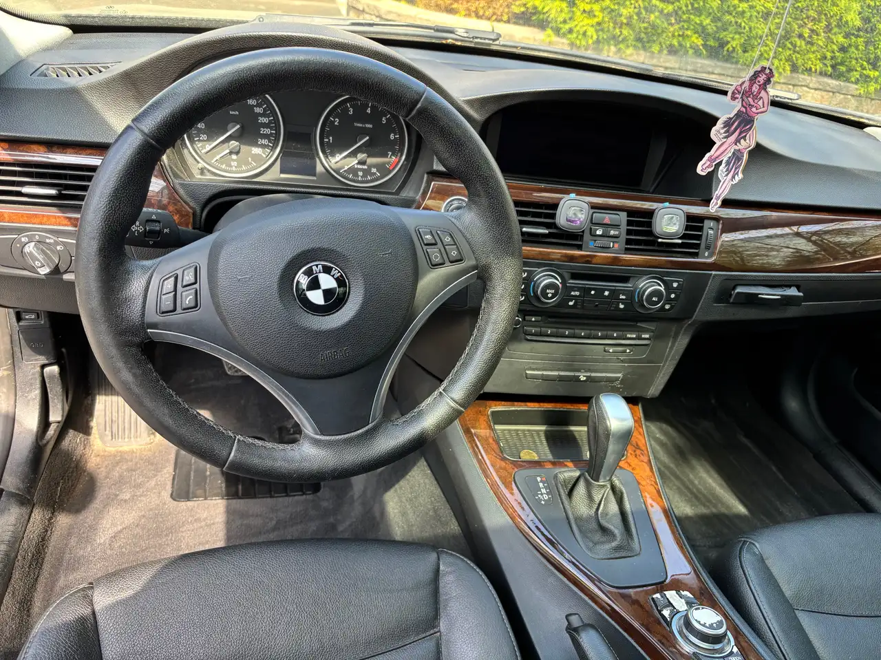 BMW 3 Series снимка BMW 3 Series