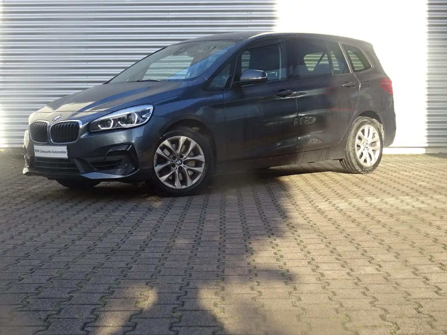 BMW 220 i Gran Tourer Advantage LED Navi 7Sitzer HiFi Gris - 2