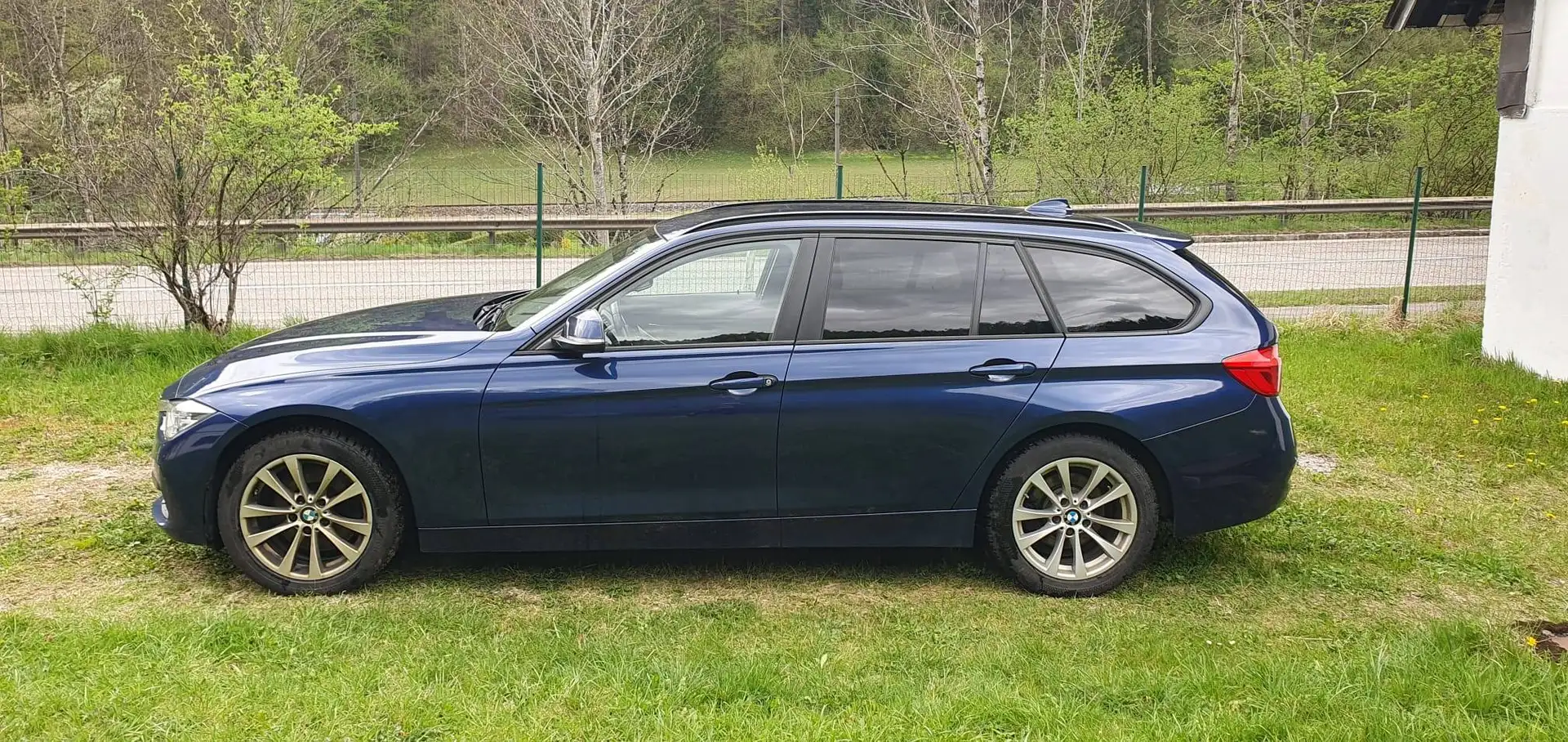BMW 330 330i Touring Aut. Blau - 2