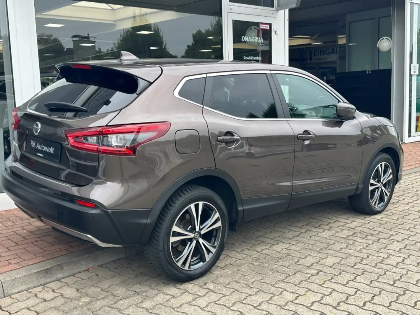 Nissan Qashqai 1.3 Automatik N-Connecta Navi 360° Kamera Tel. Tem Marrón - 2