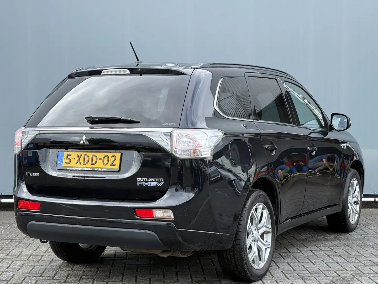Mitsubishi Outlander BWJ 2014 2.0 PHEV Instyle LEDER / KEYLESS / ELEK. Noir - 2