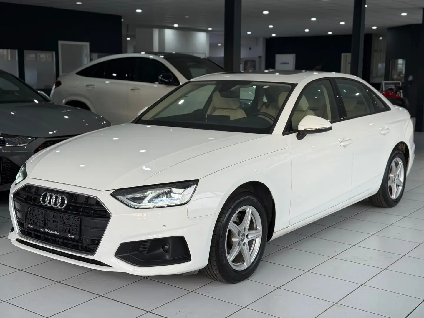 Audi A4 Lim. 30 TDI aut.*SCHIEBE-D*LEDER*ACC*AMBIENT* Weiß - 1