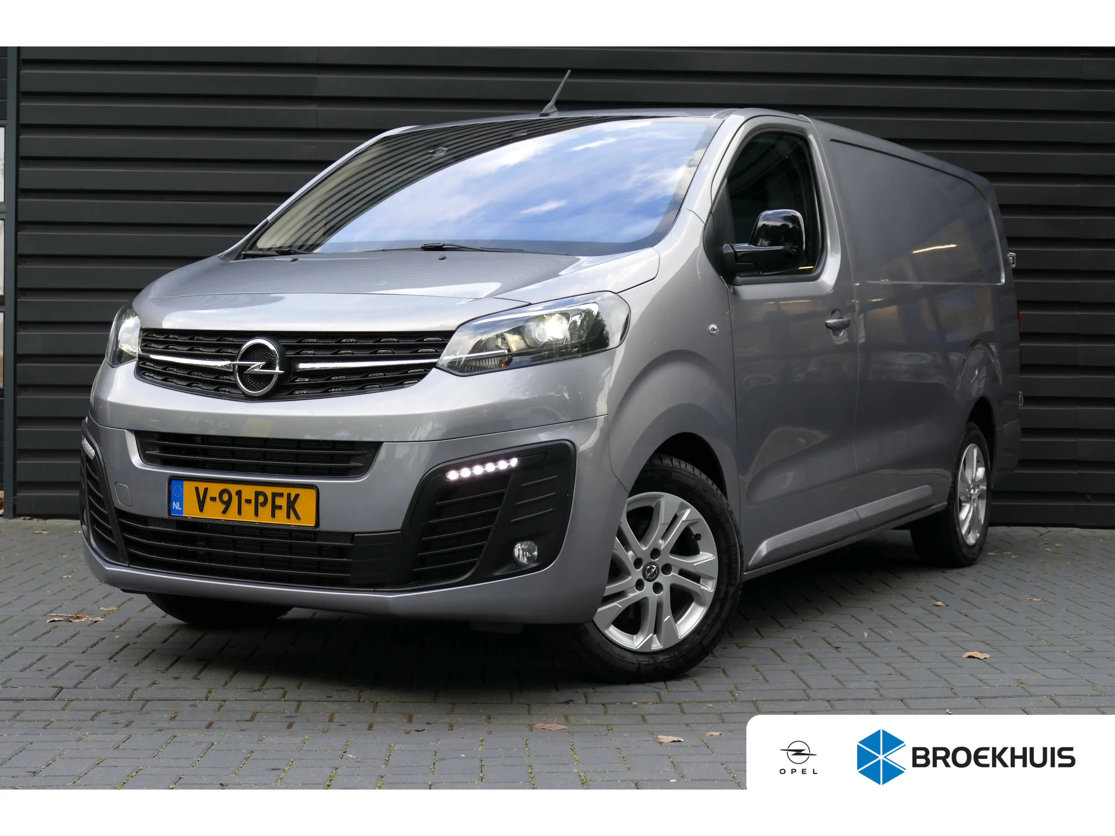 Opel Vivaro 2.0 CDTI 145PK L3H1 INNOVATION AUTOMAAT / CAMERA /