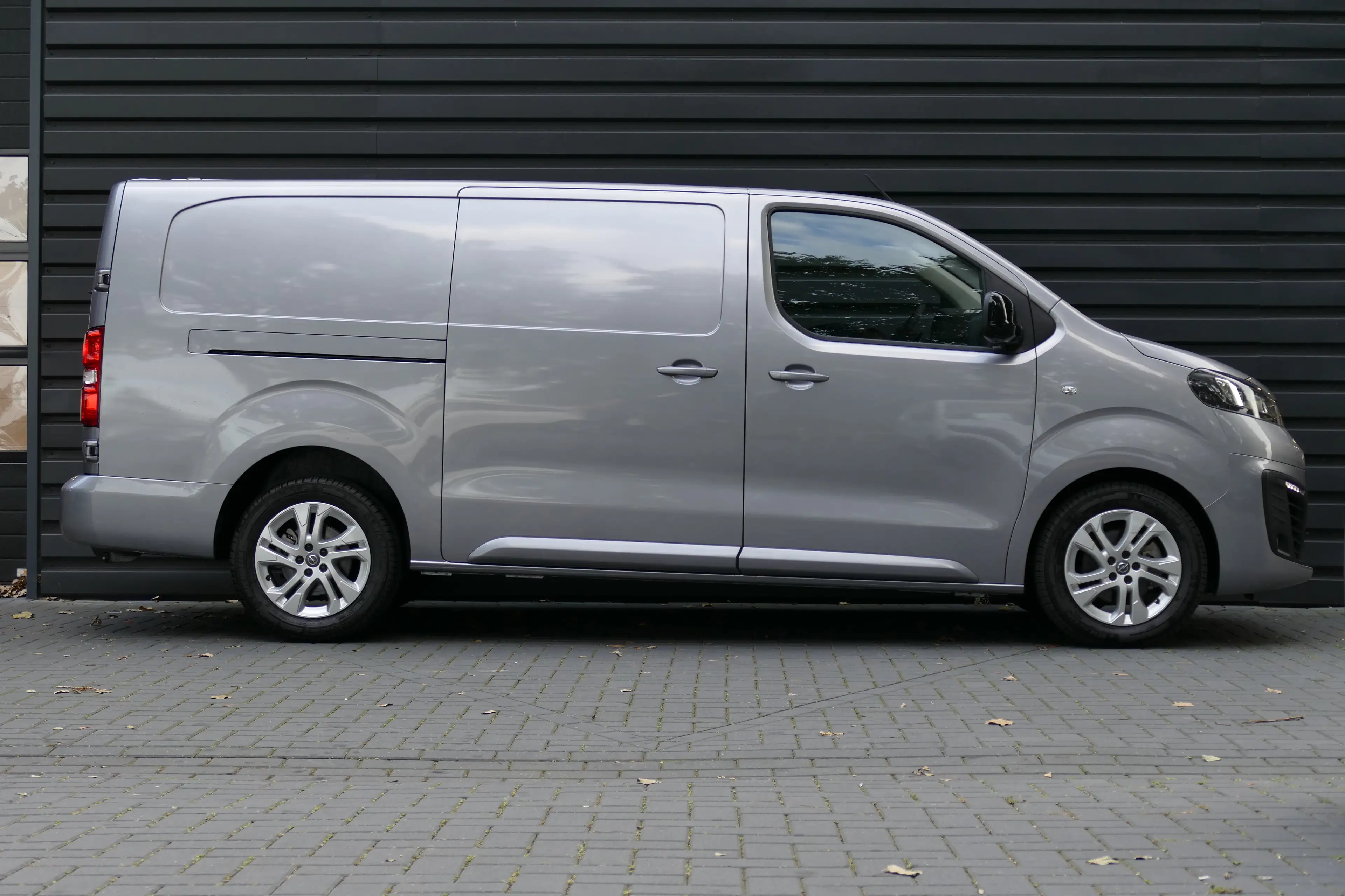 Opel Vivaro 2.0 CDTI 145PK L3H1 INNOVATION AUTOMAAT / CAMERA / — photo 3