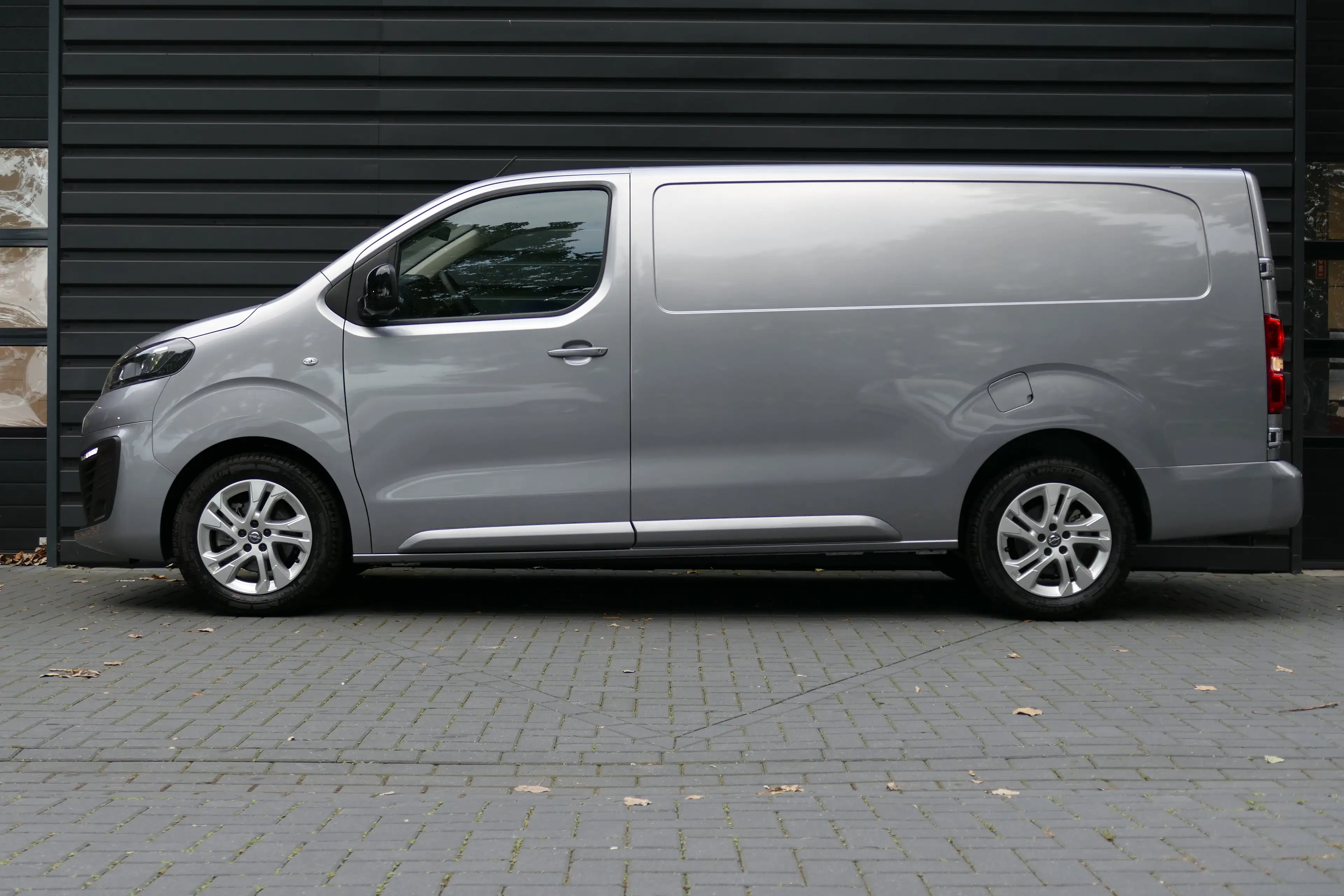 Opel Vivaro 2.0 CDTI 145PK L3H1 INNOVATION AUTOMAAT / CAMERA / — photo 2