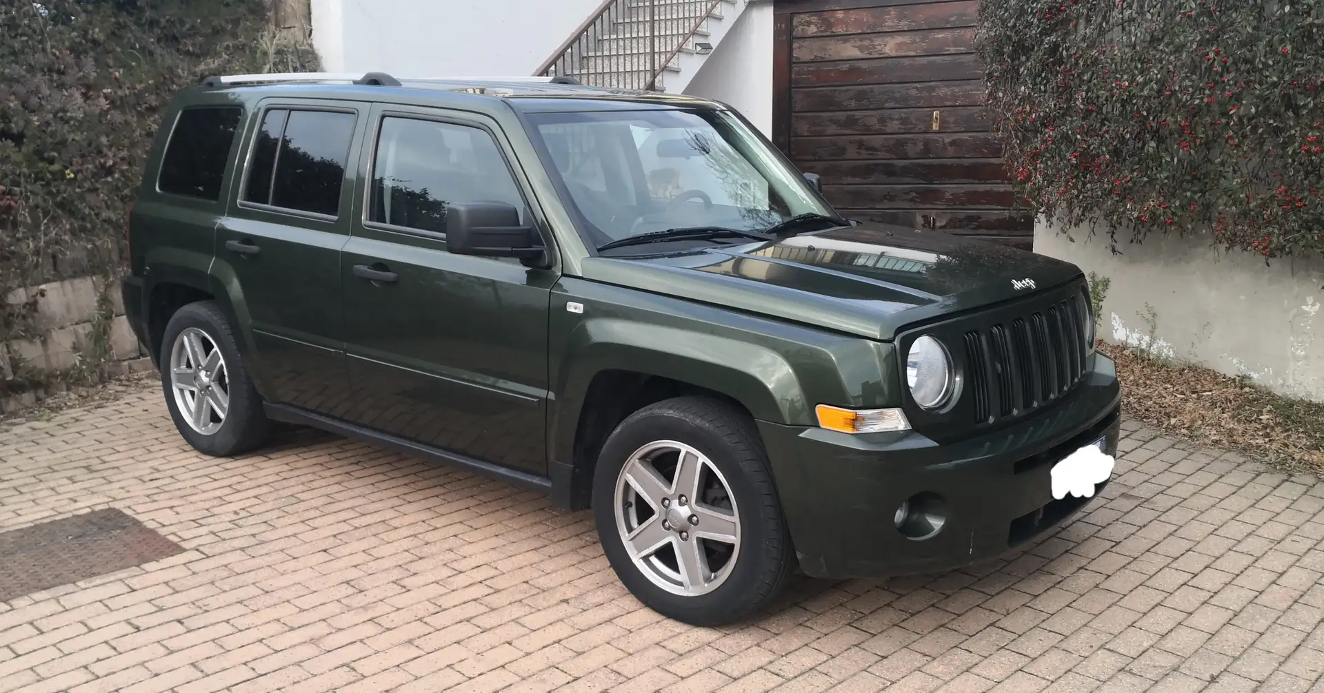 Jeep Patriot Patriot 2.0 td Limited 4wd dpf Зелений - 1