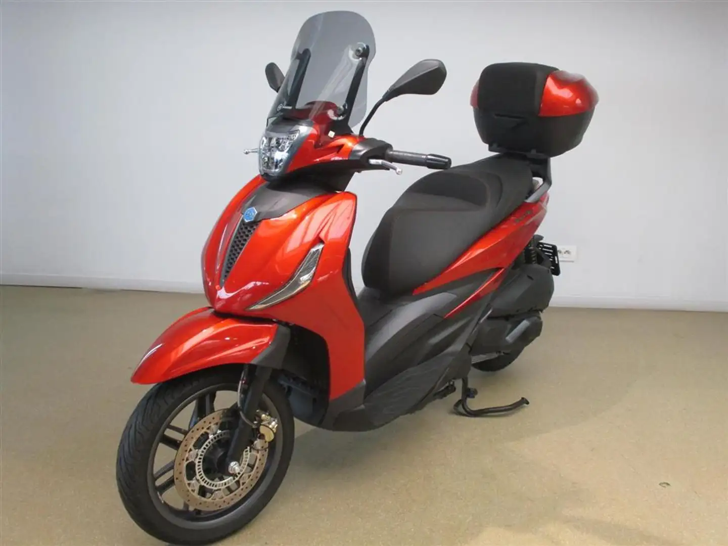 Piaggio 300  S HPE  - 12 maanden garantie Oranje - 1