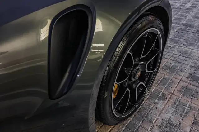 Porsche 911 view 11