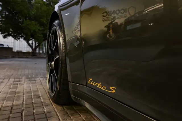 Porsche 911 view 12