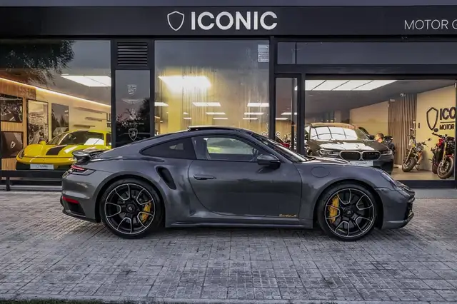 Porsche 911 view 5