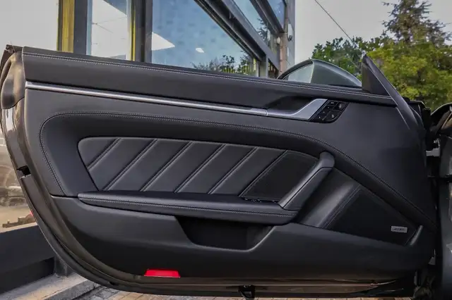 Porsche 911 view 13