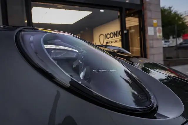 Porsche 911 view 4