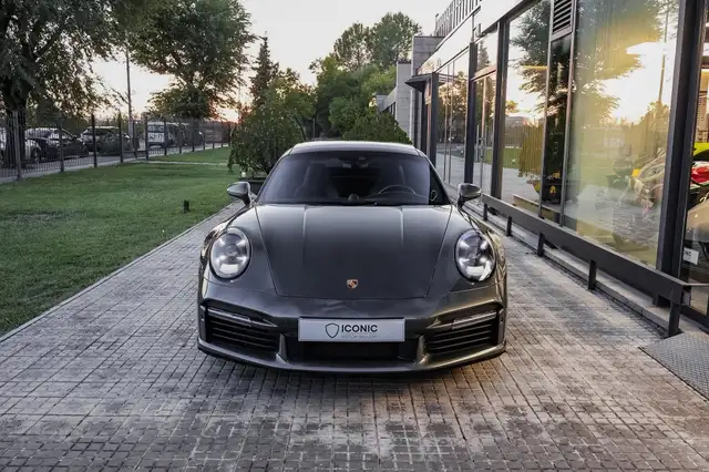 Porsche 911 view 3