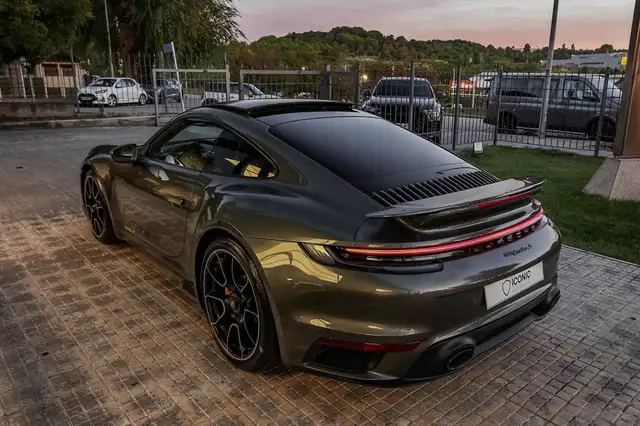 Porsche 911 view 10
