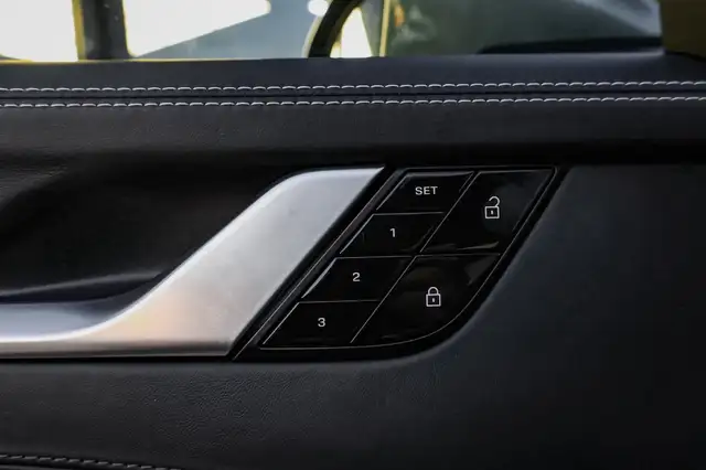 Porsche 911 view 14