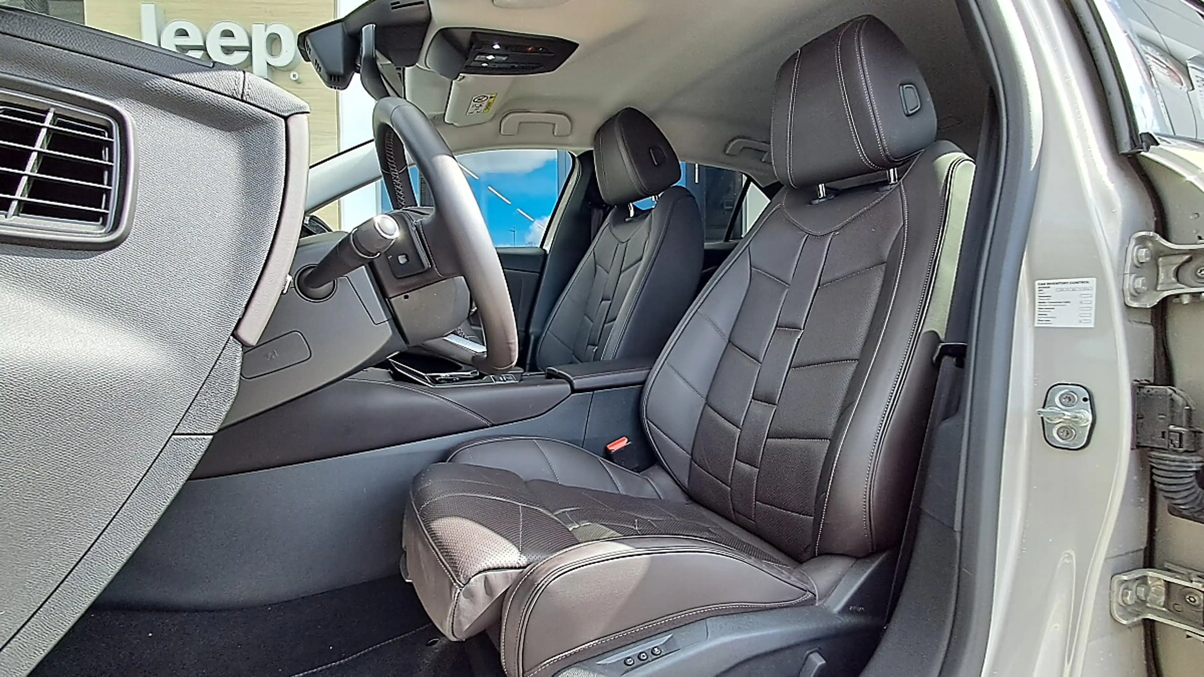 DS Automobiles DS 4 1.5 BlueHDI 130 FAP Étoile Nappa (EURO 6e) — photo 13