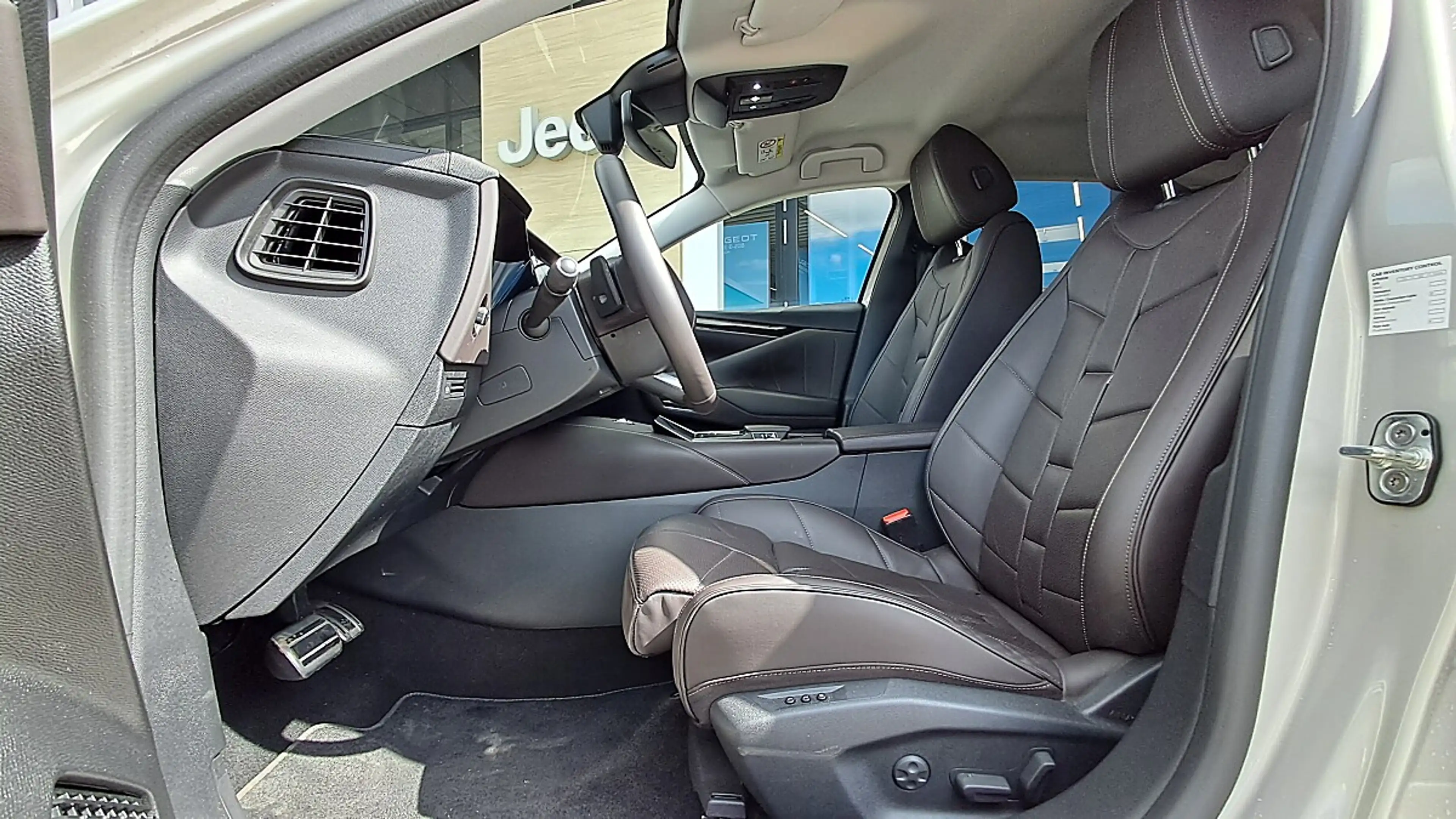 DS Automobiles DS 4 1.5 BlueHDI 130 FAP Étoile Nappa (EURO 6e) — photo 12