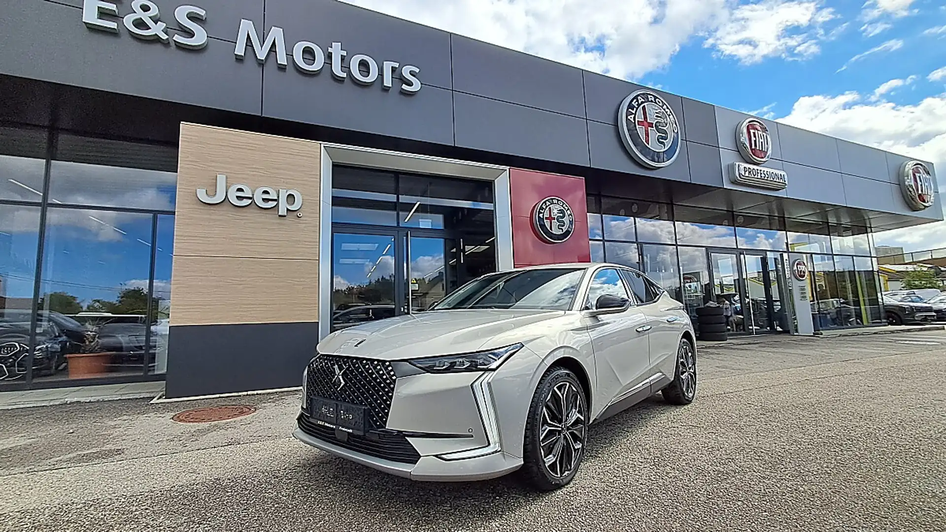 DS Automobiles DS 4 1.5 BlueHDI 130 FAP Étoile Nappa (EURO 6e) Silber - 1